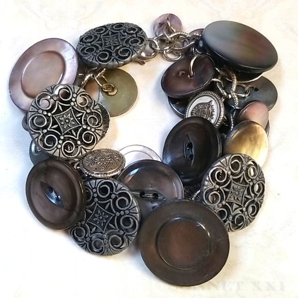 Vintage Jewelry - Vintage Silver Tone Button Charm Bracelet